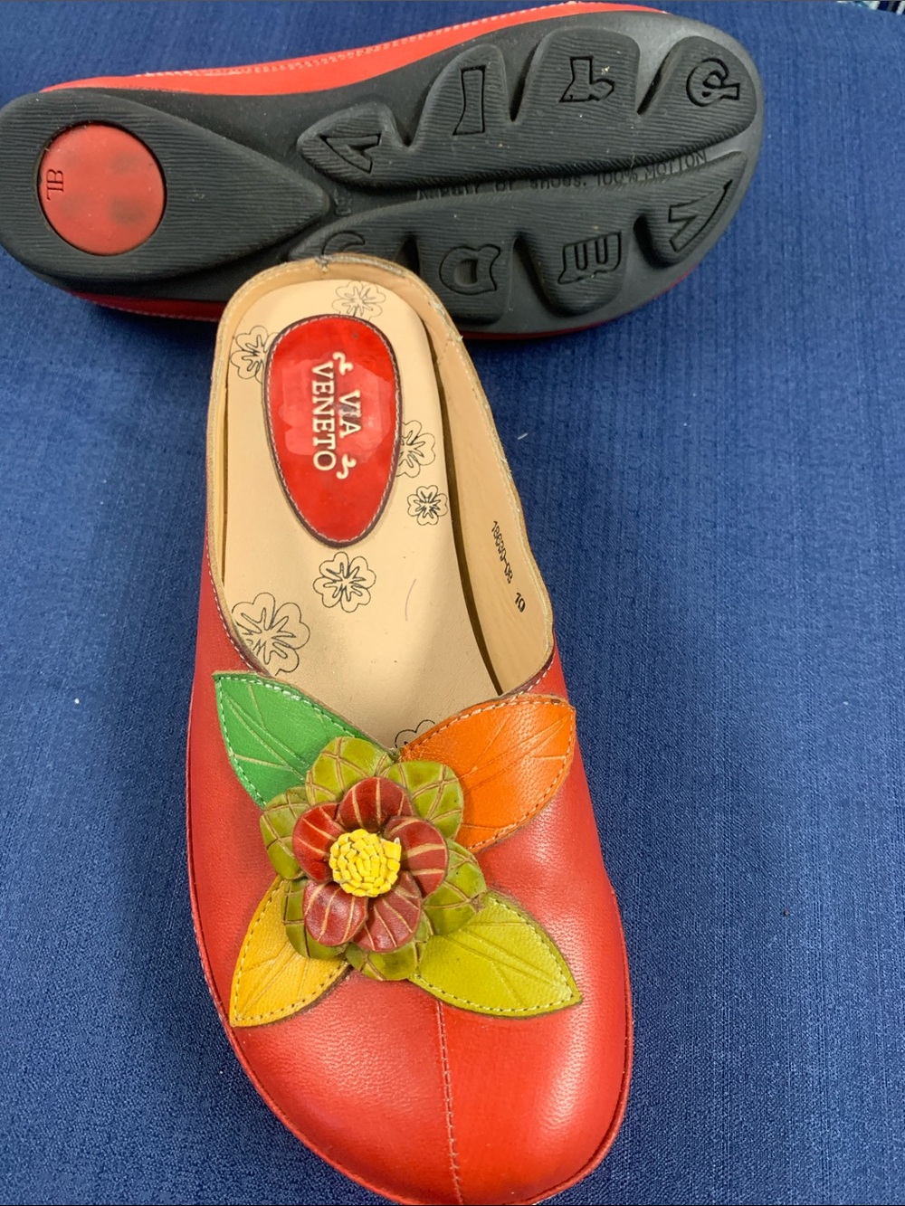 Via Veneto Red Leather Floral Appliqué Mules - Picture 4 of 11